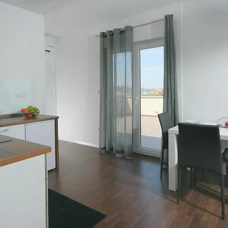 Charm And * Трогир